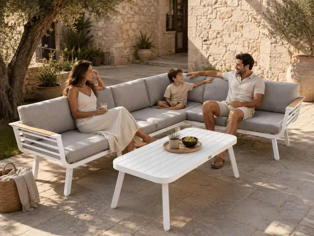 מערכת ישיבה פינתית יוקרתית מאלומיניום לבן בשילוב ידיות עץ דגם TINA 210x210 ס"מ - גארדיני ריהוט גן