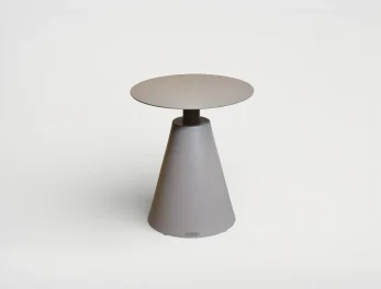 שולחן צד מעוגל ומעוצב בגוון שמפניה דגם COFFEE TABLE גארדיני Gardini - עיצוב מודרני עמיד