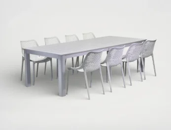 שולחן אוכל מאלומיניום XL נפתח פעמיים בגוון שמפניה מבית גארדיני Gardini - פתרון אירוח ענק