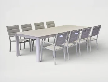 שולחן אוכל מאלומיניום XL נפתח פעמיים בגוון שמפניה מבית גארדיני Gardini - פתרון אירוח ענק