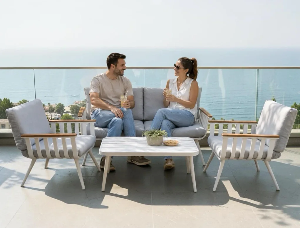שולחן קפה מאלומיניום לבן דגם סידני גtרדיני - עיצוב מודרני וקל לניקוי