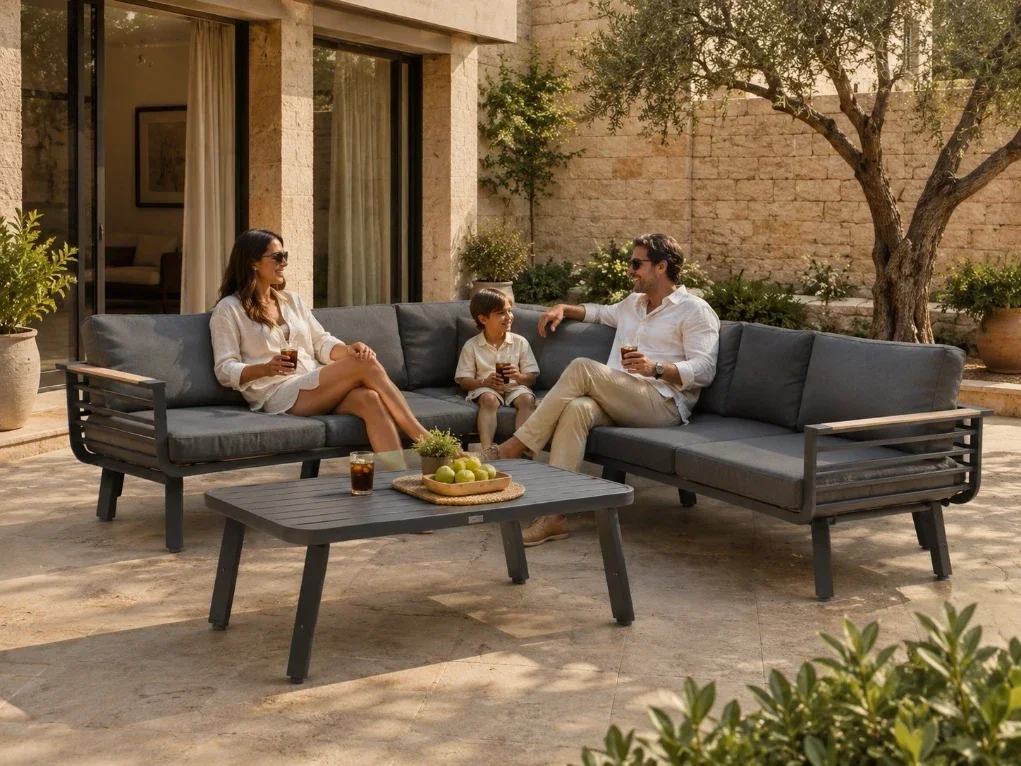 מבט מיוחד על שלדת אלומיניום אפור כהה דגם טינה TINA CORNER - עמידות גבוהה לתנאי חוץ