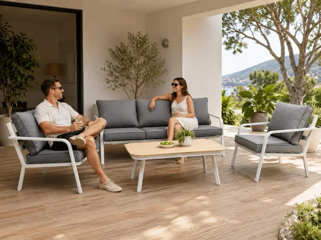 מבט מיוחד על שלדת אלומיניום לבנה דגם לוקה תלת - עמידות גבוהה לתנאי חוץ